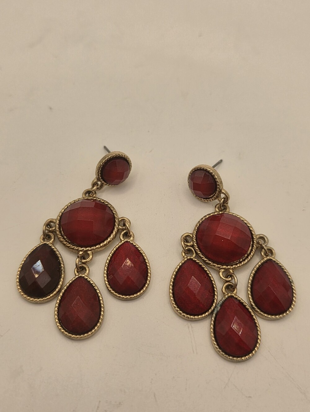 Vintage Gold Tone Red Faux Lucite Resin Teardrop Chandelier Dangle Earrings 2.5"